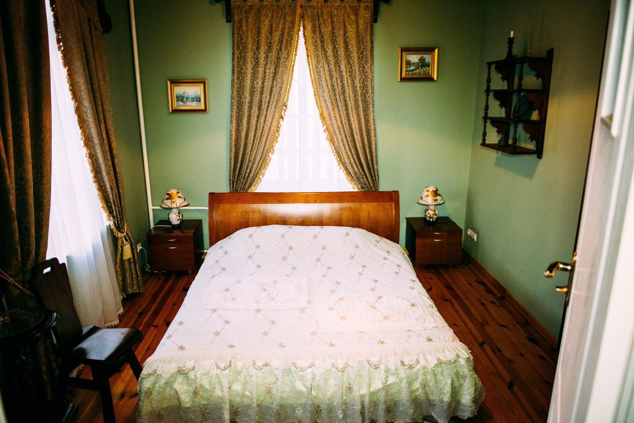 Antique House Hotel Дубно Экстерьер фото