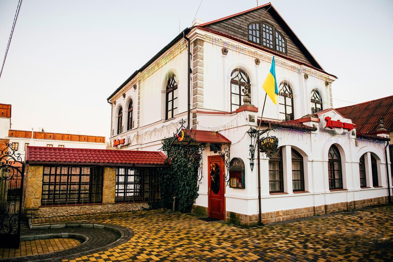 Antique House Hotel Дубно Экстерьер фото