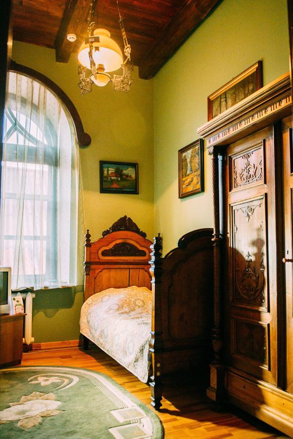 Antique House Hotel Дубно Экстерьер фото