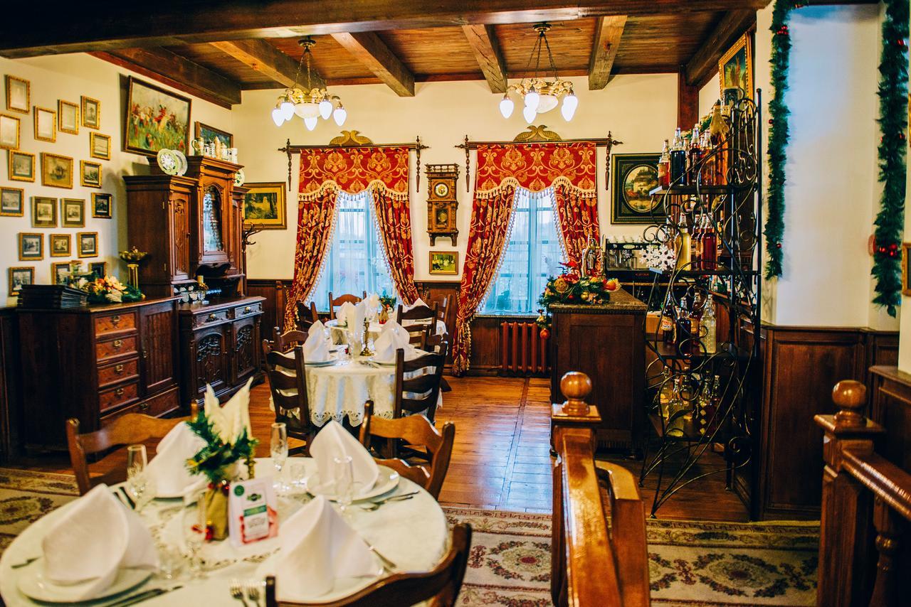 Antique House Hotel Дубно Экстерьер фото