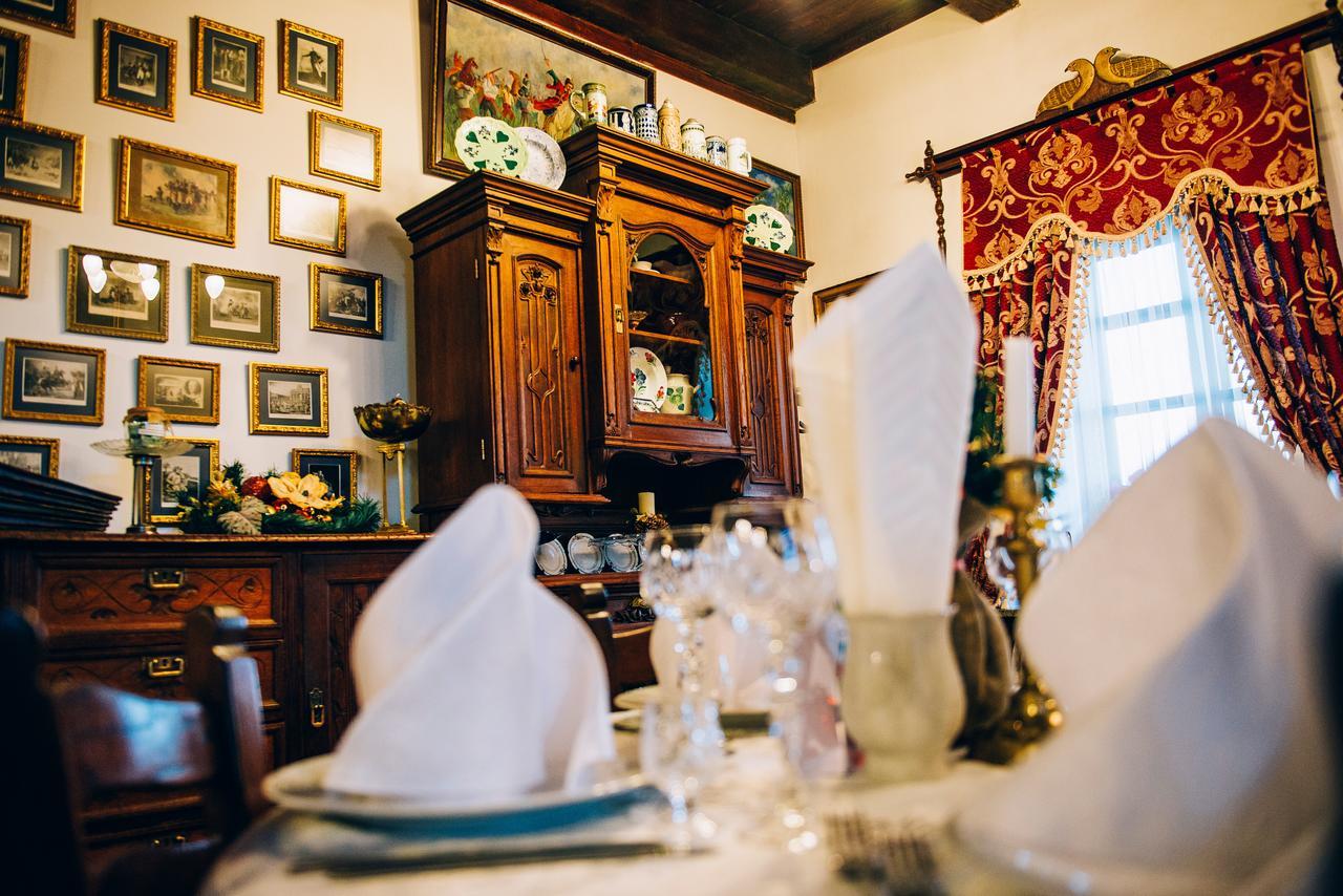 Antique House Hotel Дубно Экстерьер фото