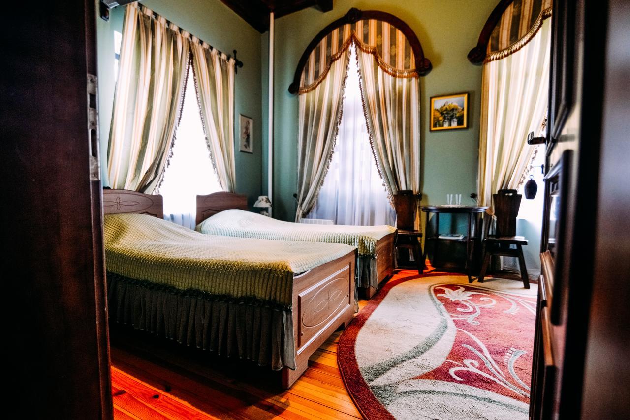 Antique House Hotel Дубно Экстерьер фото