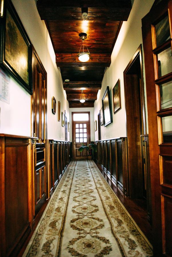 Antique House Hotel Дубно Экстерьер фото