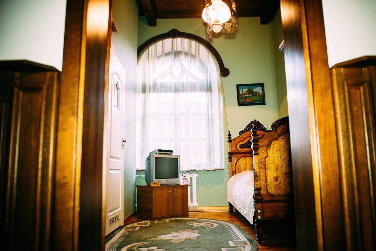 Antique House Hotel Дубно Экстерьер фото