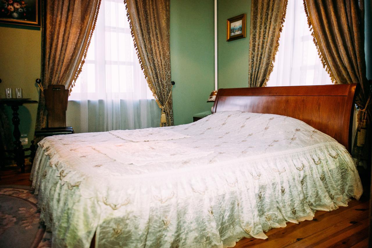 Antique House Hotel Дубно Экстерьер фото