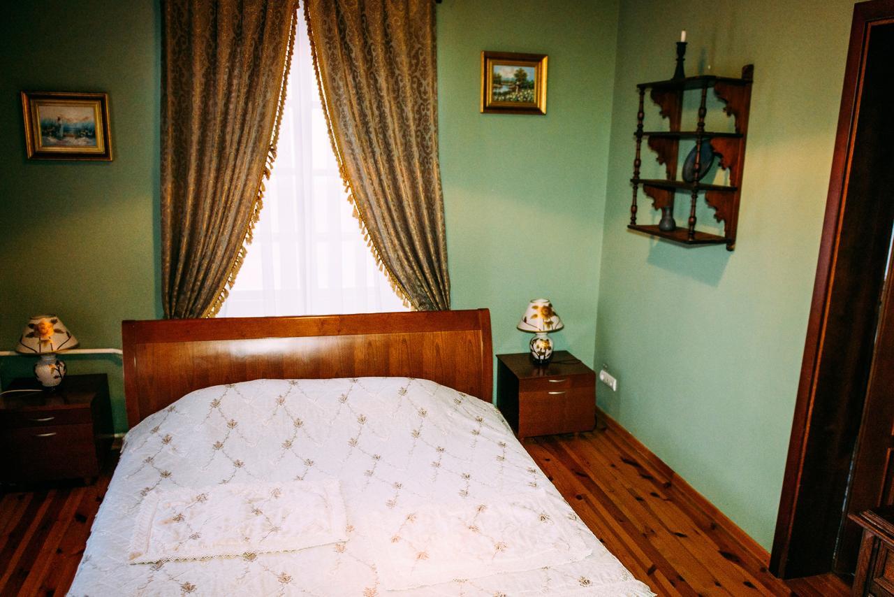 Antique House Hotel Дубно Экстерьер фото