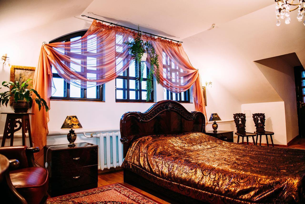 Antique House Hotel Дубно Экстерьер фото