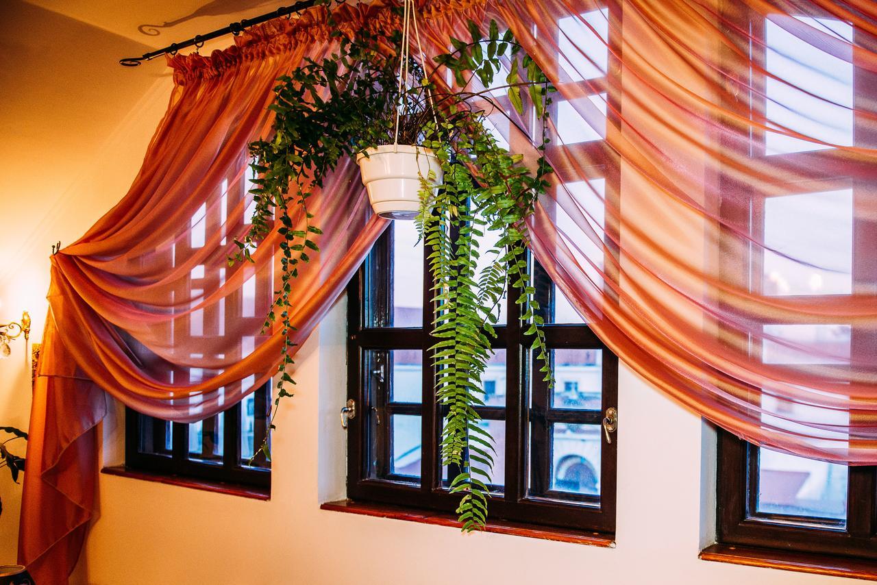Antique House Hotel Дубно Экстерьер фото