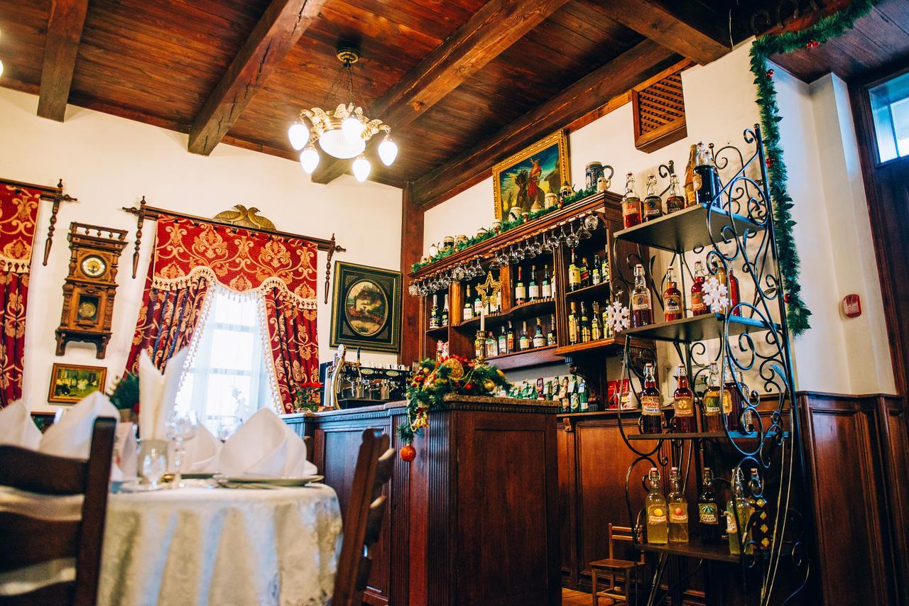 Antique House Hotel Дубно Экстерьер фото